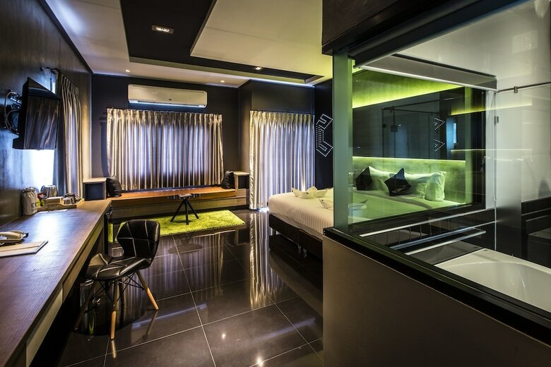 Cresco Hotel Buriram