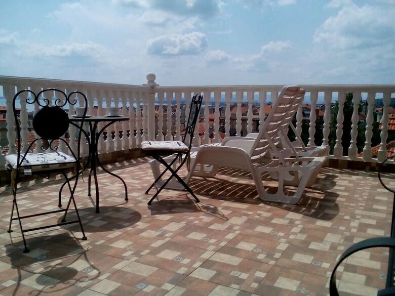 Roel Residence Apartments