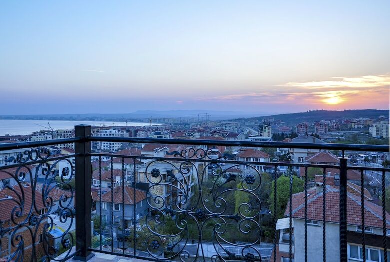 Roel Residence Apartments