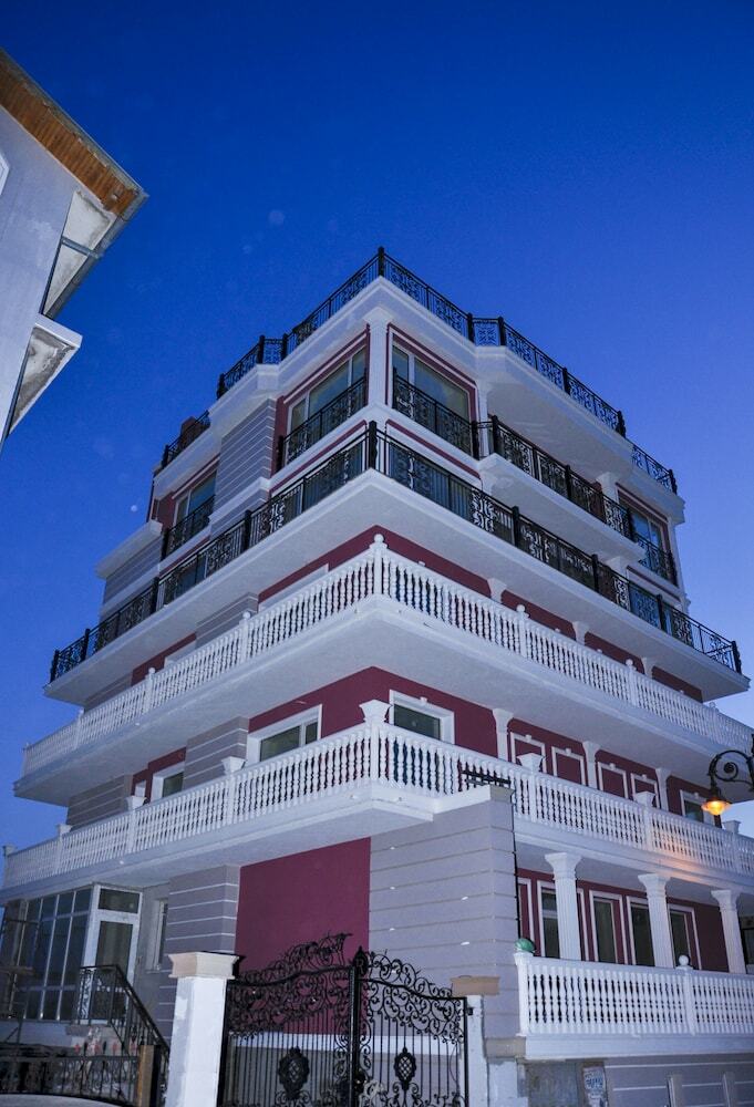 Roel Residence Apartments