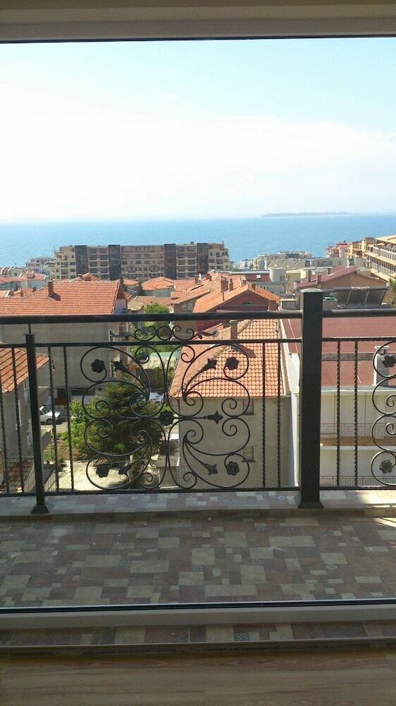 Roel Residence Apartments