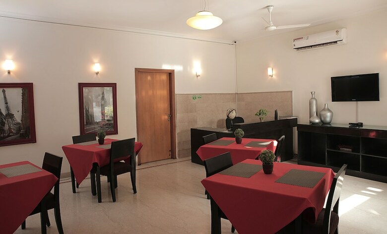 Hotel Ahuja Residency Cyber City I