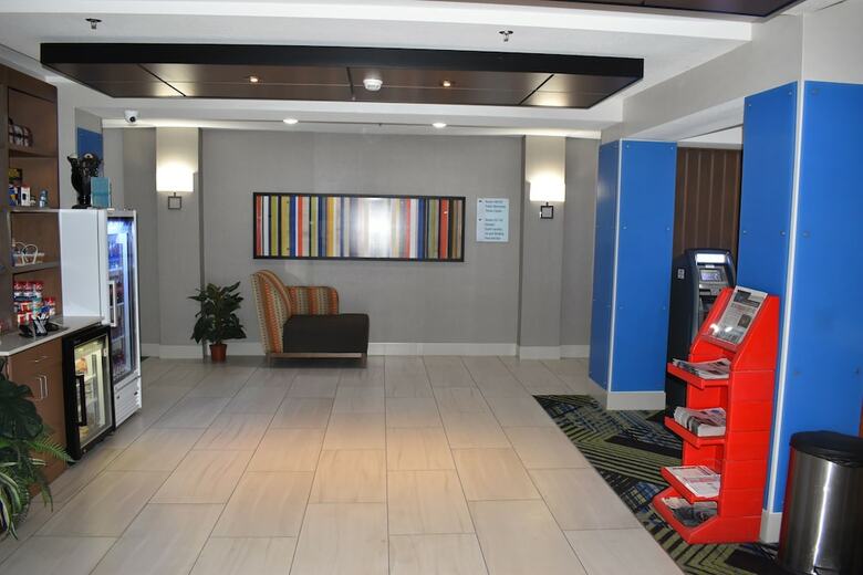 Hotel Holiday Inn Express & Suites Mcpherson