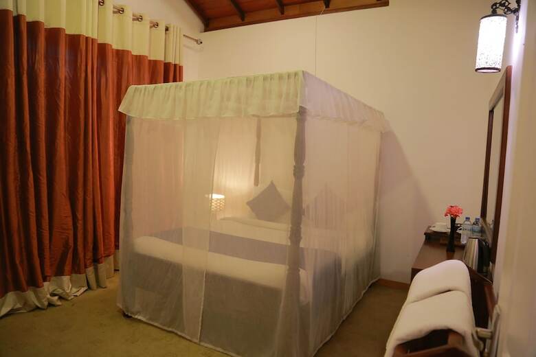Hotel Camellia Lake Resort