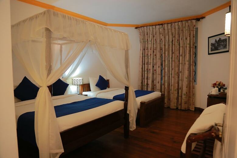Hotel Camellia Lake Resort