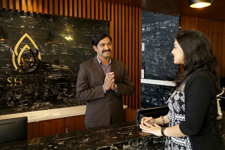 Hotel Shivas Gateway Airport Road