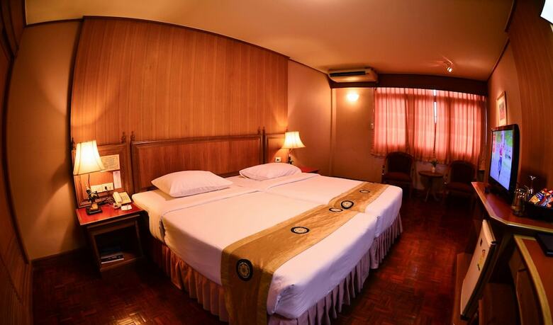 Hotel Silom Village Inn