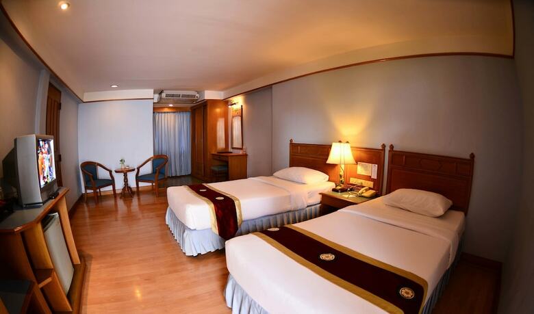 Hotel Silom Village Inn