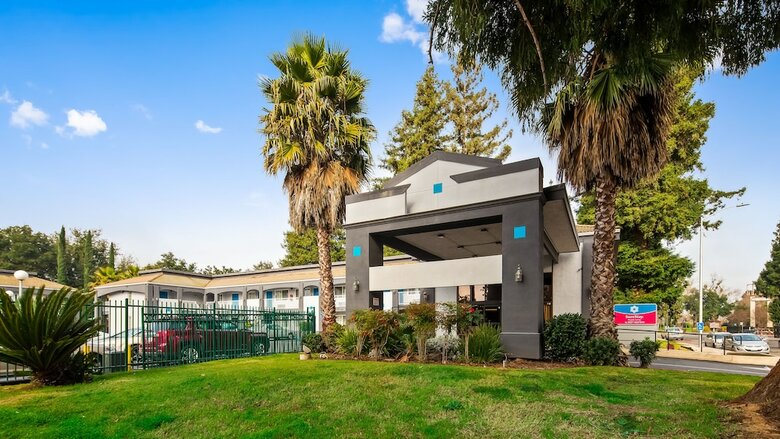 Surestay Plus Hotel By Best Western Sacramento North