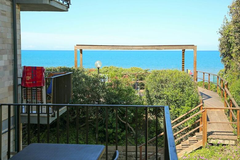 Sea View And Ground Floor Apartments Le Dune