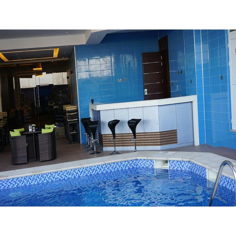 Pearlwort Hotel And Suites