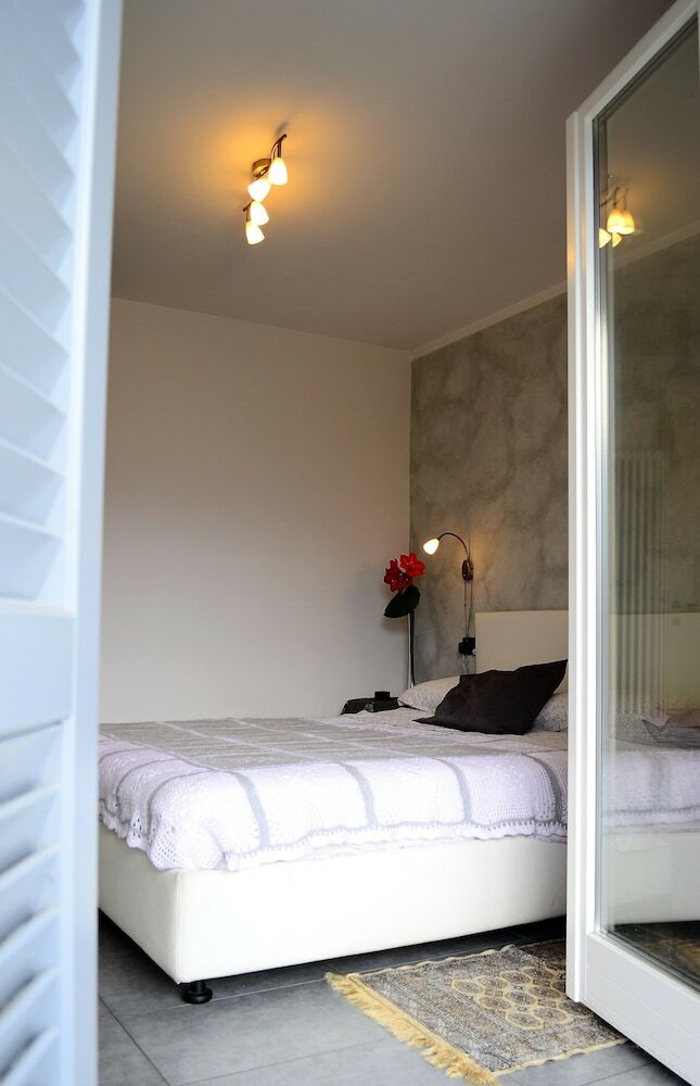 Apartamento Appartamento Vista Lago Red & Grey
