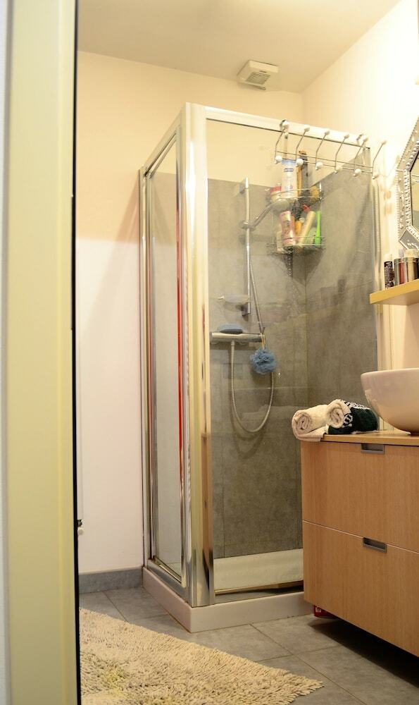 Apartamento Appartamento Vista Lago Red & Grey