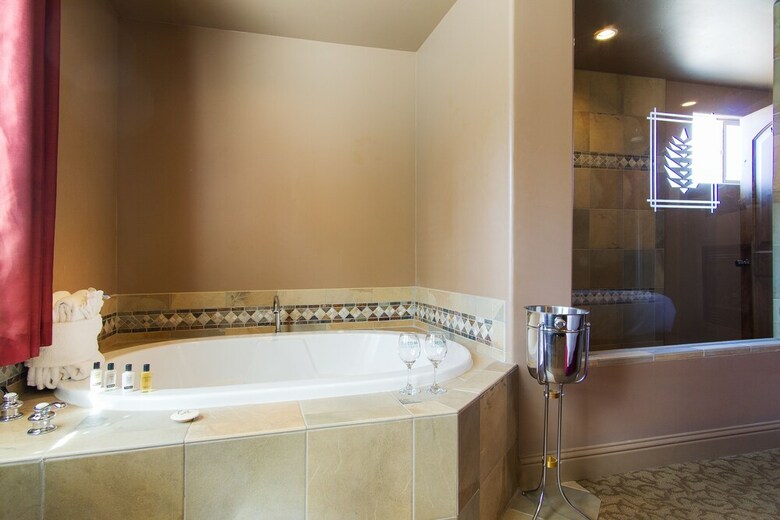 Hotel Secrets Inn Lake Tahoe