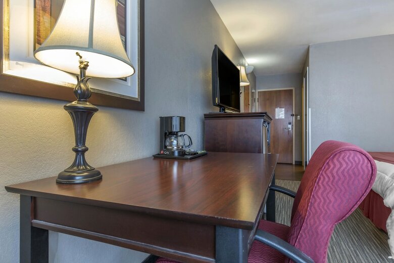 Hotel Lamplighter Inn And Suites