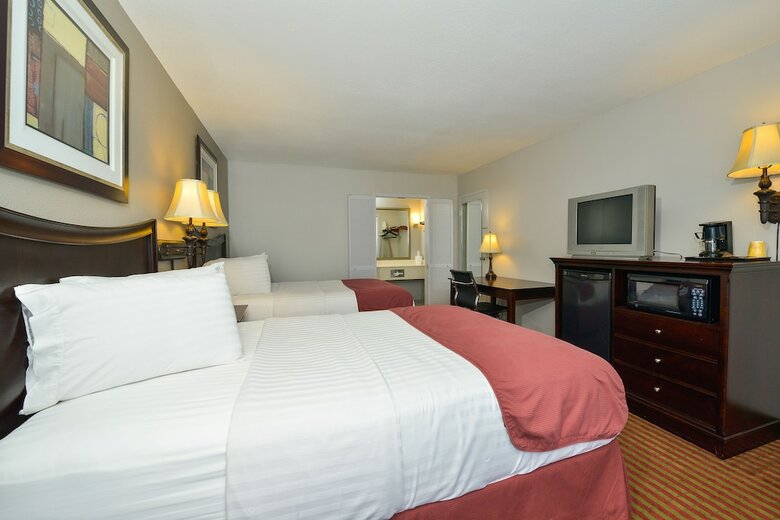 Hotel Lamplighter Inn And Suites