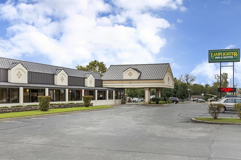Hotel Lamplighter Inn And Suites