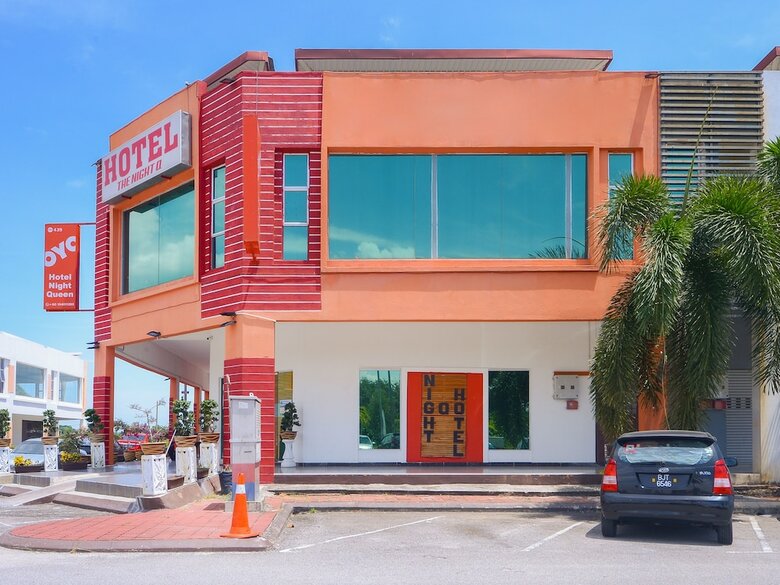 Oyo 439 Night Queen Hotel