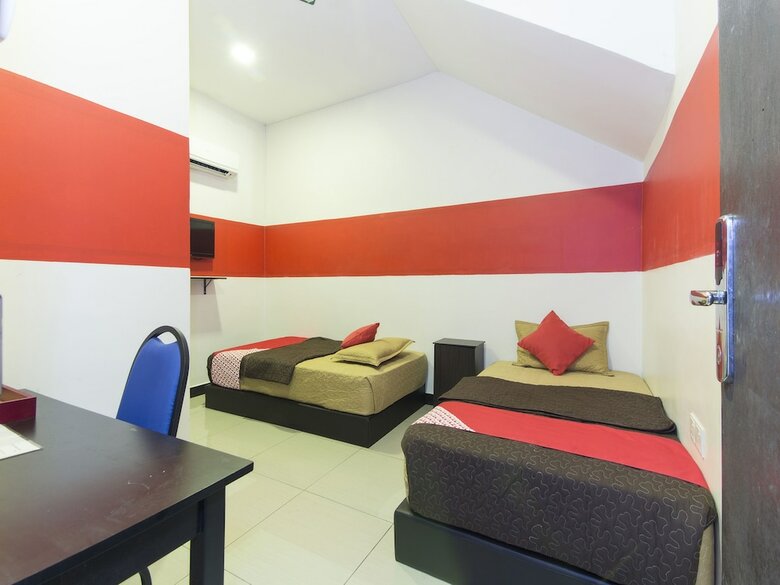 Oyo 439 Night Queen Hotel