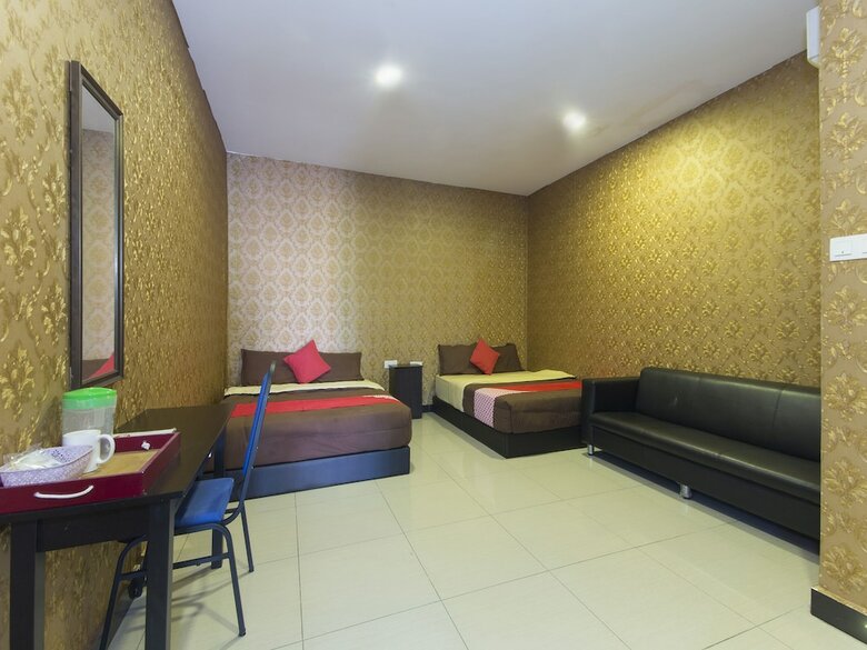 Oyo 439 Night Queen Hotel