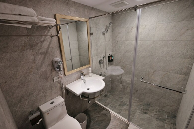 Hostal Happy Inn & Hostel