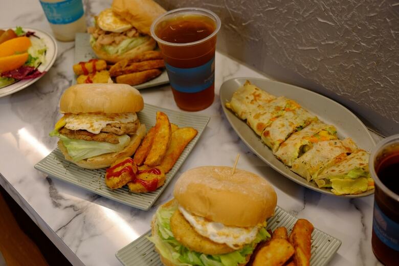 Hostal Happy Inn & Hostel