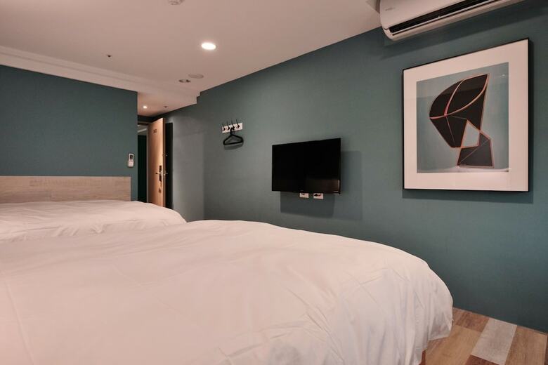 Hostal Happy Inn & Hostel