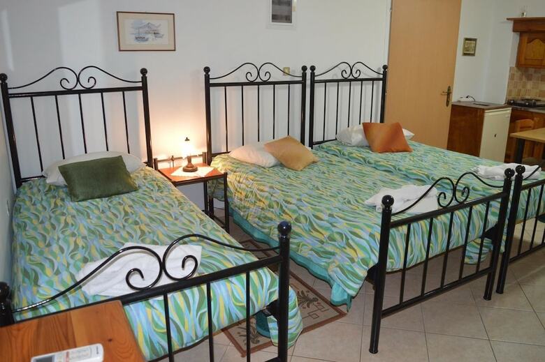 Hotel Hermoupolis Rooms