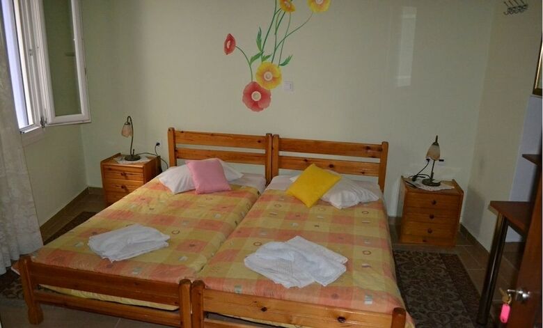 Hotel Hermoupolis Rooms