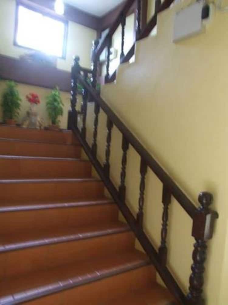 Hotel Jansupar Court