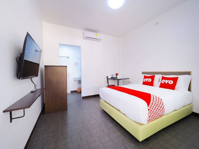 Hotel Oyo 592 Goldenville Villa