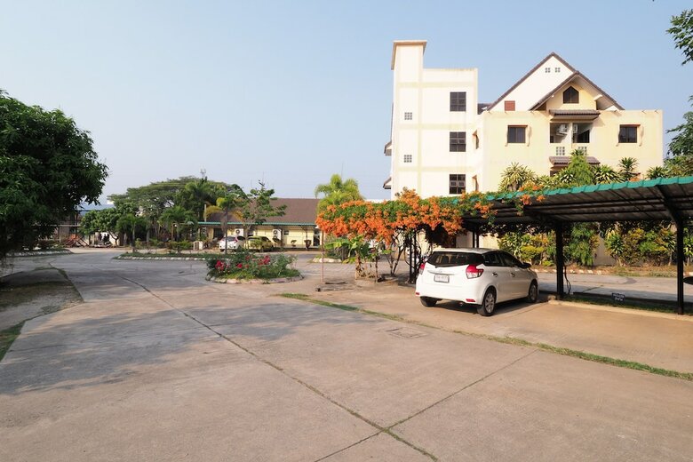 Hotel Oyo 592 Goldenville Villa