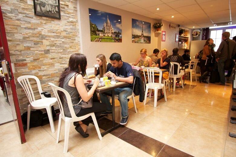 Hostal Bastille Hostel