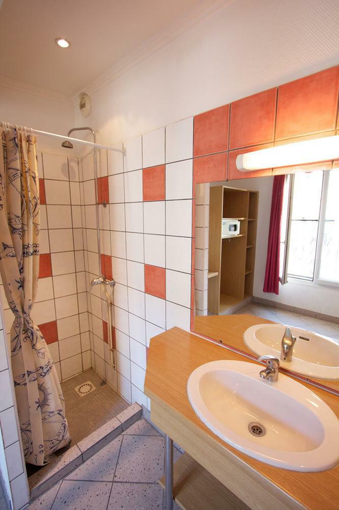 Hostal Bastille Hostel