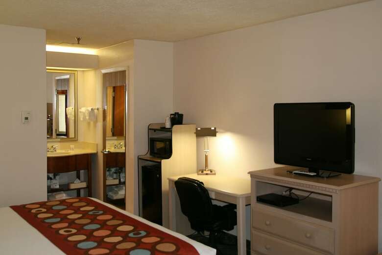 Hotel Super 8 By Wyndham Albuquerque Airport