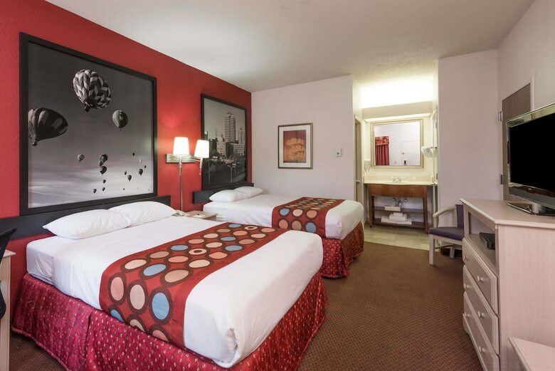 Hotel Super 8 By Wyndham Albuquerque Airport