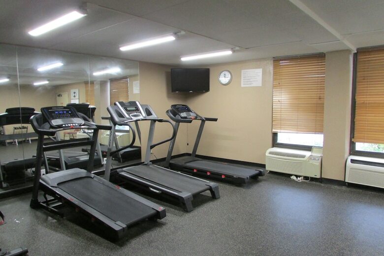 Hotel Clarion Inn & Suites Airport