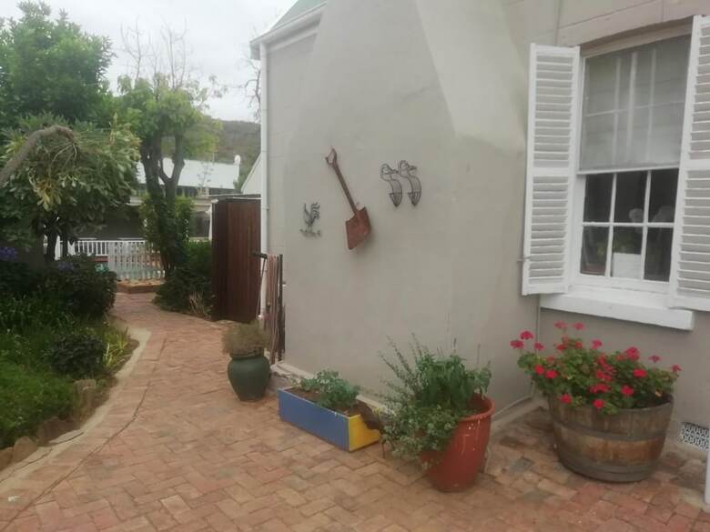 Hotel Housemartin Guest Lodge