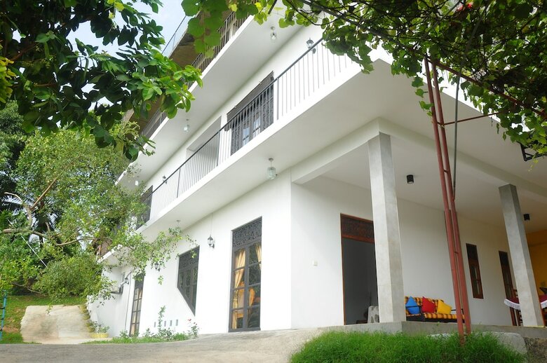 Hotel Colombo Village