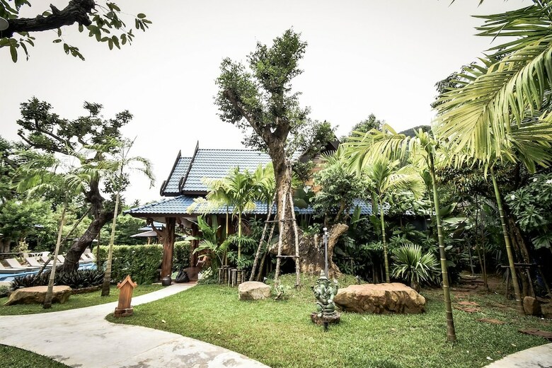 Hotel The Nine Thipthara Klongson Resort