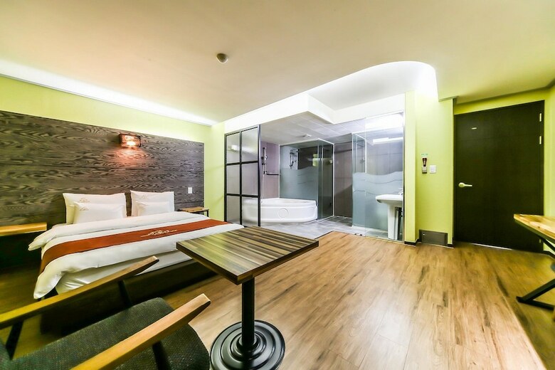 Ehotel Gumi