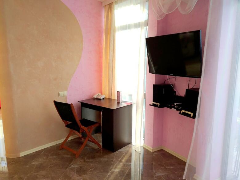 Rock Hotel First Line