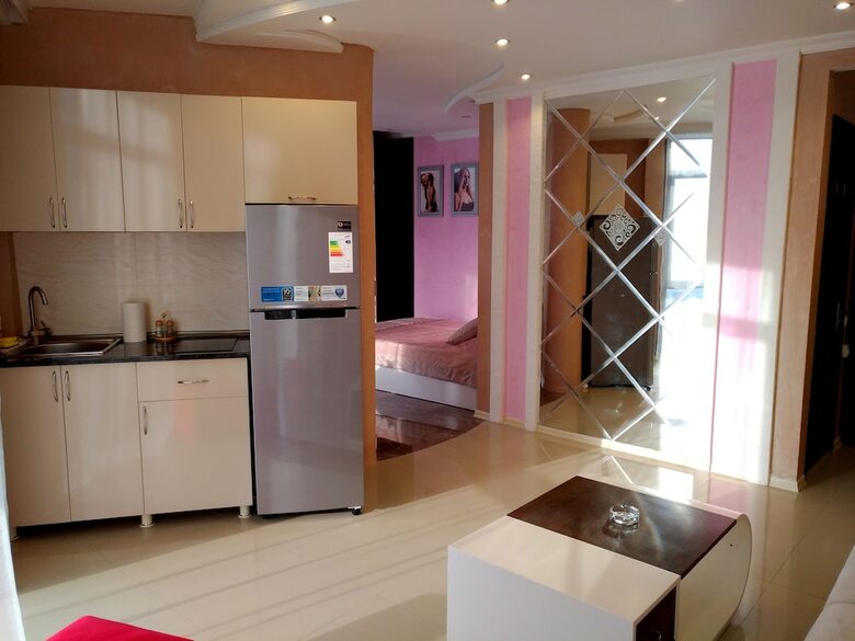 Rock Hotel First Line