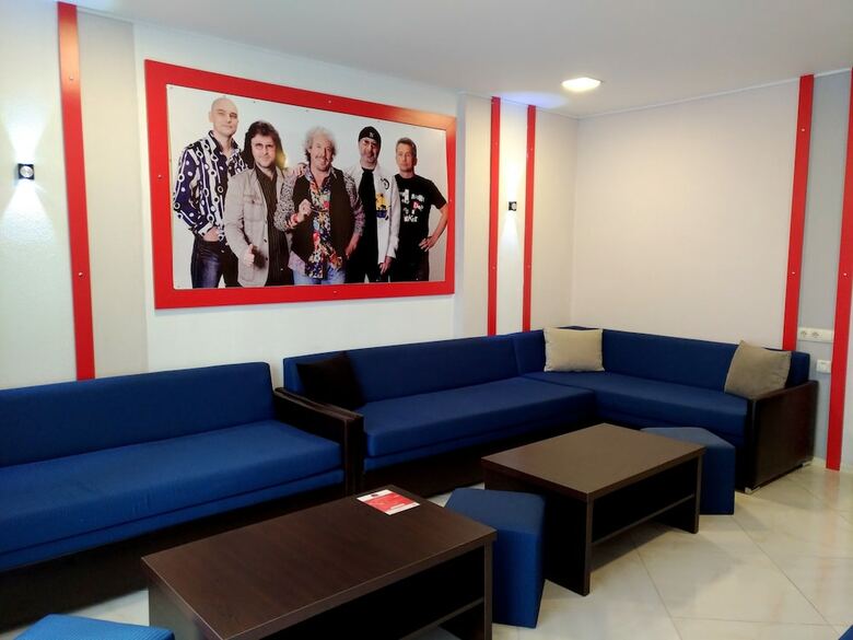 Rock Hotel First Line