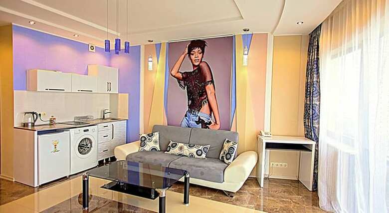 Rock Hotel First Line