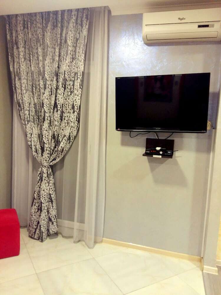 Rock Hotel First Line