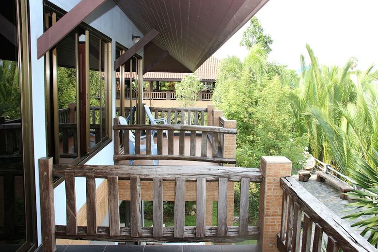 Hotel Baanrimnam Resort Trat