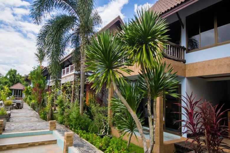 Hotel Baanrimnam Resort Trat
