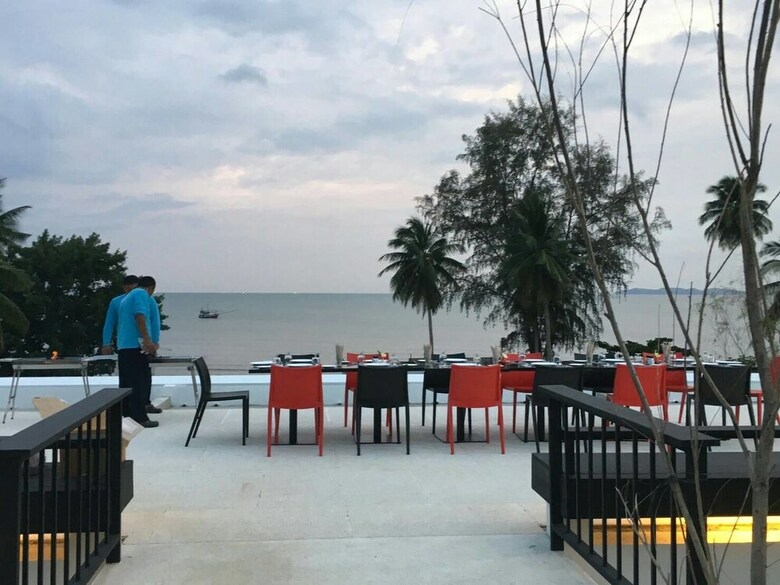 Hotel Seanery Beach Resort