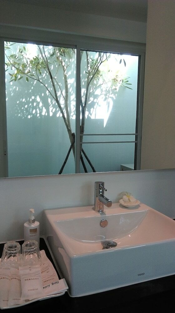 Hotel Seanery Beach Resort